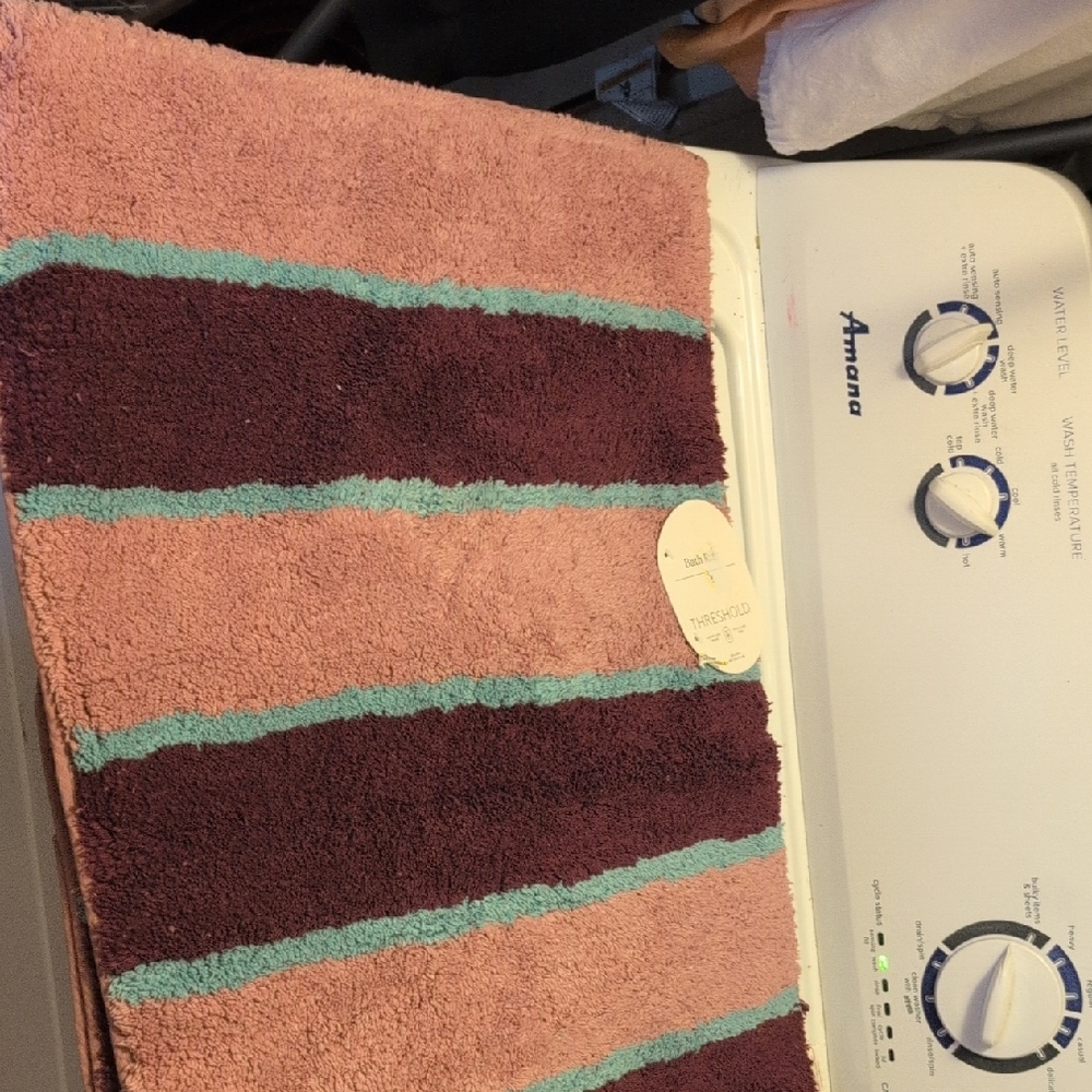 Set Of 2 NWT Bathrugs.18x28in